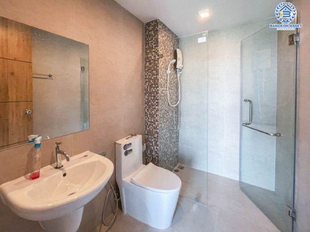 *****คอนโดมิเนียมมือสองย่านนนทบุรี โครงการริซโซ่คอนโด บางกร่าง เนื้อที่มากถึง 32.69 ตร.ม. ฟังก์ชัน 1 ห้องนอน 1 ห้องน้ำ บิวท์อินครบ พร้อมเข้าอยู่ ไม่เคยเข้าอยู่ แถมฟรี! 1 เครื่องปรับอากาศ, 1 เครื่องทำน้ำอุ่น, 1 เครื่องดูดควัน บนทำเลดีเยี่ยม ใกล้รถไฟฟ้าสายสีม่วง "สถานีบางพลู"